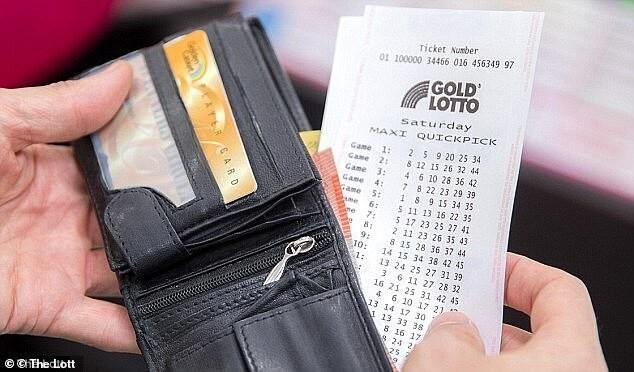 "Я ухожу отсюда!": рабочий вышел на перекур и получил известие о выигрыше в лотерею $10 млн