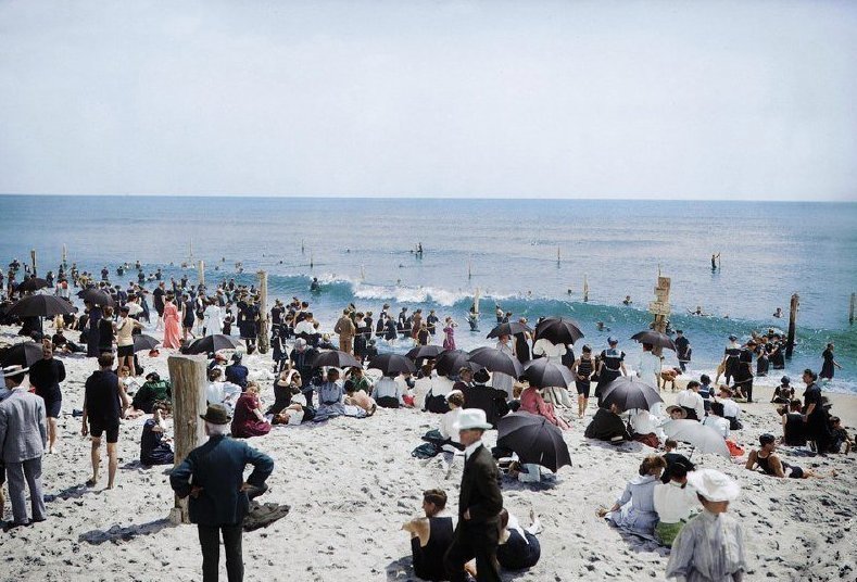 8. Отдыхающие на пляже Айсбери Парка в 1905 году
