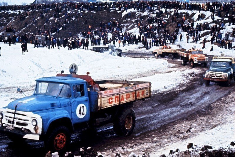 Соревнования на проходимость и мастерство вождения, 1978. Фото Валентин Хухлаев 