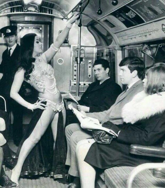 Танец живота в лондонском метро, 1968 год.