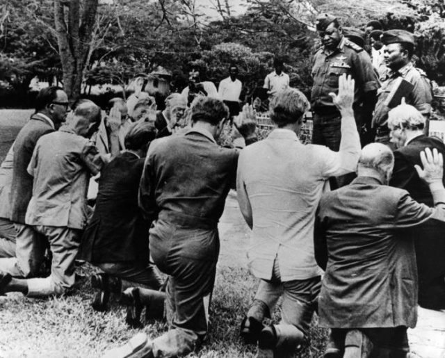 Чиновники присягают на верность президенту, 1971 год, Уганда 