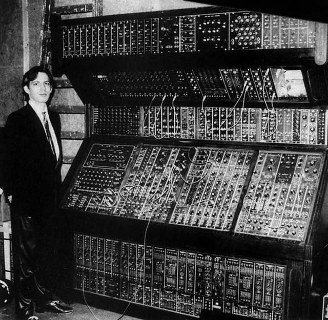 Ганс Циммер и его синтезатор Moog, 1970 год. 