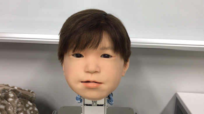  Страшный робот ребёнок имеет устрашающе реалистичное лицо для «более глубокого взаимодействия с людьми»