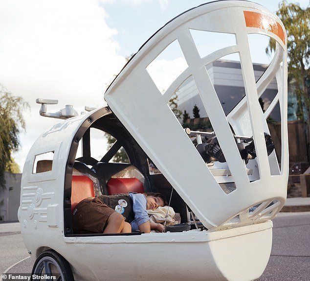 В парке Диснея запустят уникальные фантазийные коляски для детей