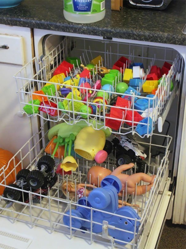 10. «Игрушки можно помыть в посудомоечной машине»