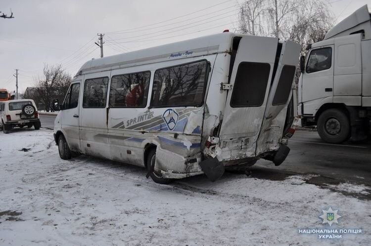 Авария дня. В Луганской области грузовик без тормозов устроил замес с погибшими