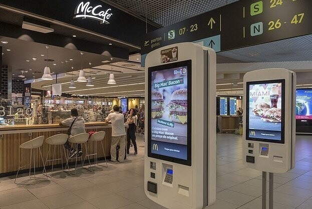 На терминалах самообслуживания в "Макдоналдсе" обнаружены фекалии