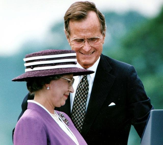 Джордж Буш и Елизавета II