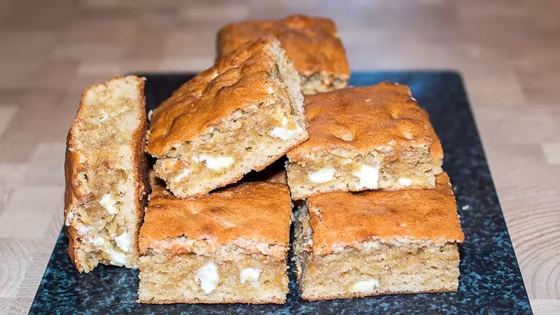 Простое пирожное Блонди – быстрый и вкусный пирог к чаю