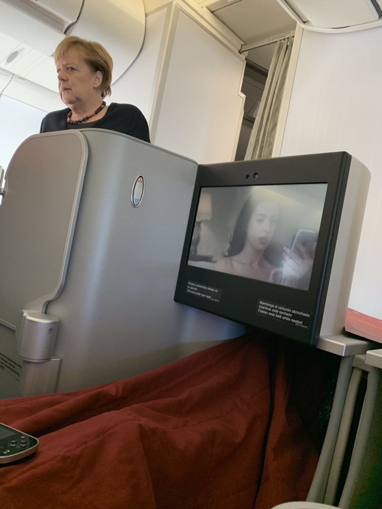 Ангела Меркель на борту рейсового самолета