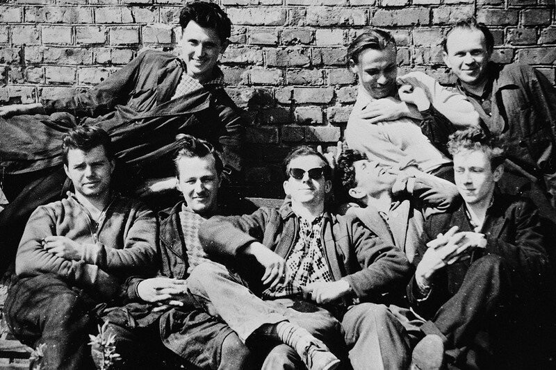 Ли Харви Освальд (в очках) с коллегами по цеху на Минском радиозаводе им. Ленина. 1960 год