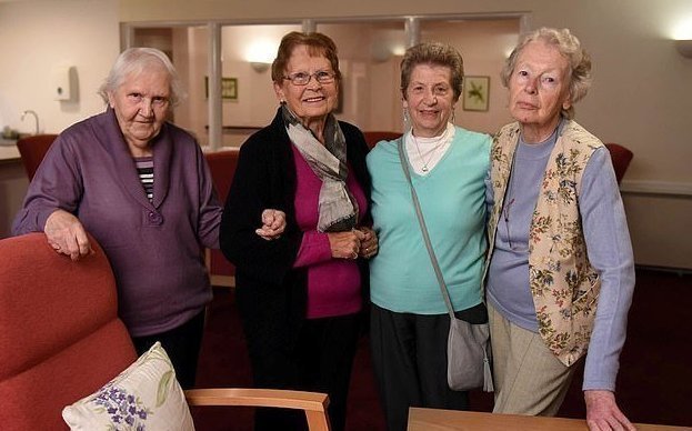 Пенсионеры взяли власть в доме престарелых