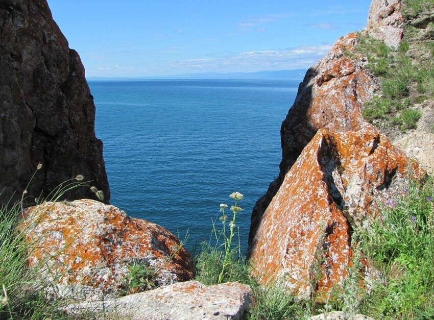 Мыс скала. Остров Ольхон мыс Хобой. Мыс Хобой на Ольхоне. Мыс любви Ольхон. Остров Ольхон скала любви.