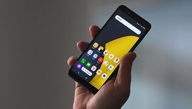 Компания «Яндекс» представила смартфон с голосовым помощником