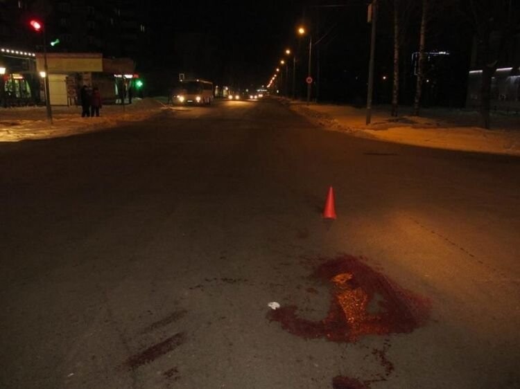 Авария дня. В Башкирии семиклассница погибла, перебегая дорогу на красный