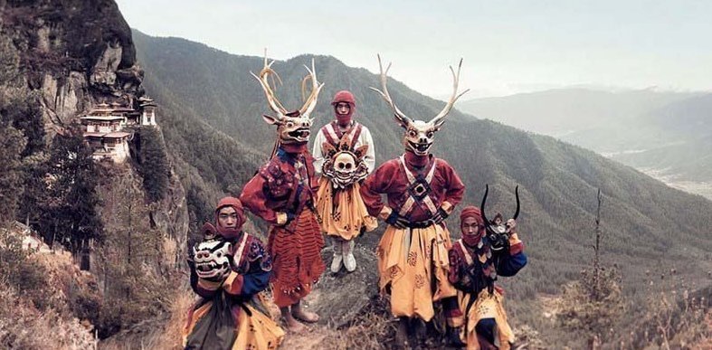 Танцоры в масках, Паро, Бутан