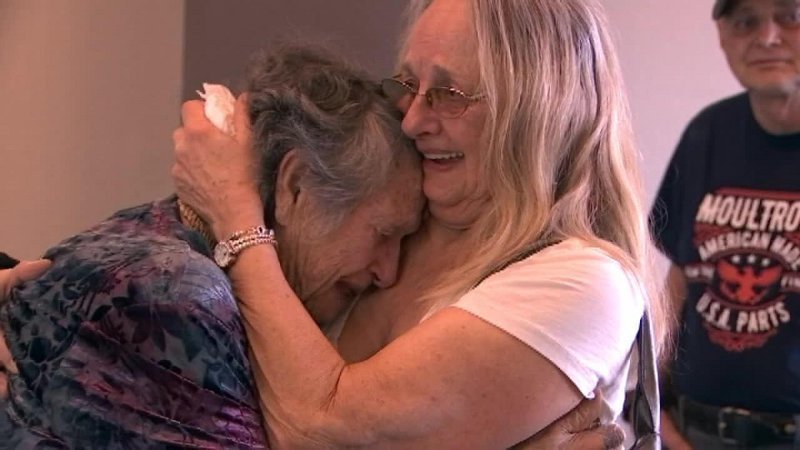 Мать встретилась с дочерью 69 лет спустя