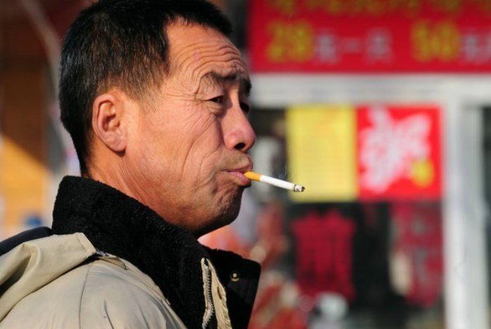 Волна запретов на курение в общественных местах обошла стороной Китай. 
