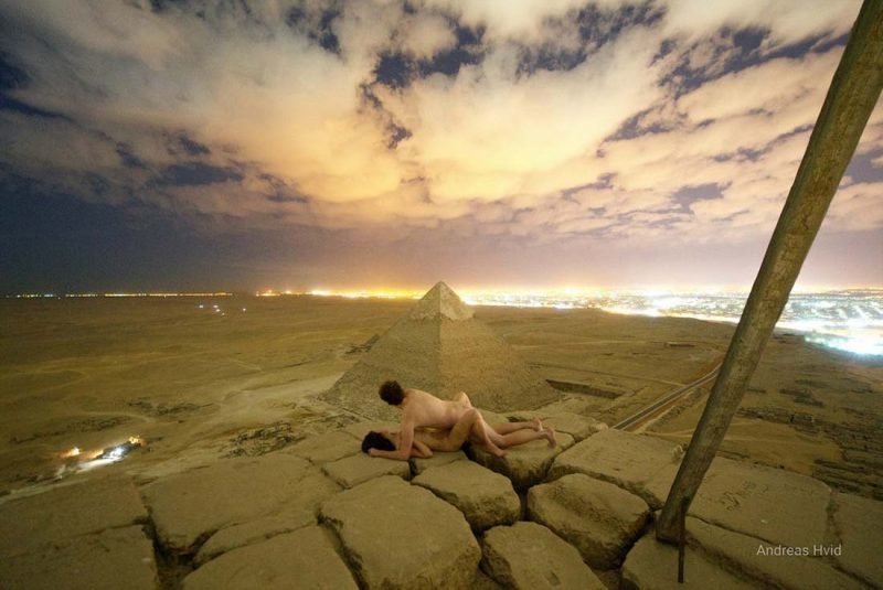 Туристы занялись сексом на вершине пирамиды и навлекли на себя гнев египтян