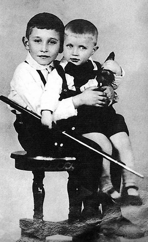 Михаил Светин (Гольцман) с младшим братом