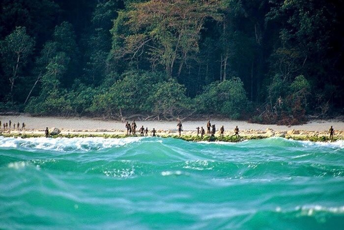 Сентинельцы населяют Северный Сентинельский остров - один из Андаманских островов в Бенгальском заливе