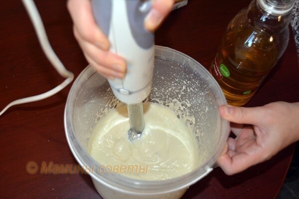 Способ приготовления  Перепелиные яйца посолить, добавить сахар и взбить блендером.