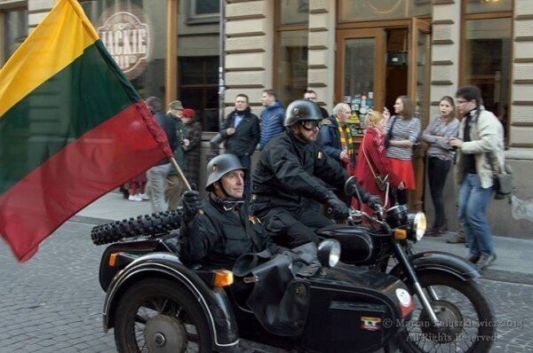 «Добрососедство» по-литовски: Лукашенко поставили рядом с Гитлером