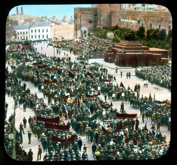 Уникальные цветные фото Москвы 1930-х годов