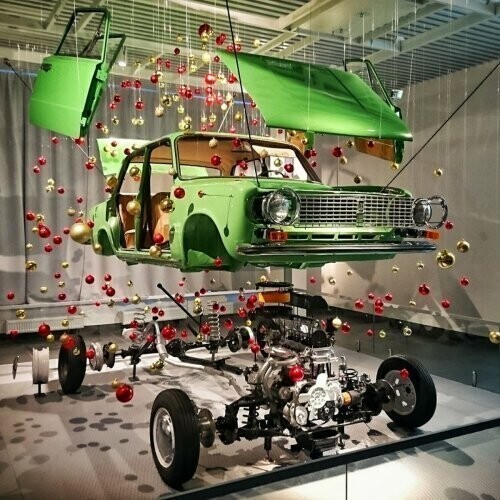 Необычная автомобильная новогодняя ёлка в Музее "XX век АВТО"