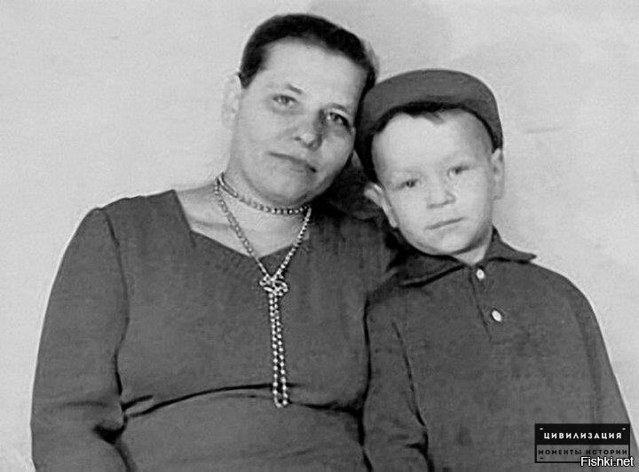 Валерий Кипелов с мамой