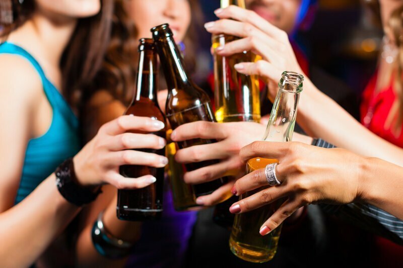 Минимальный возраст для продажи алкоголя в России увеличат до 21+