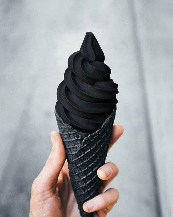 7. Черное мороженое