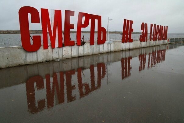 Два вандала утащили светящуюся букву М со станции московского метро