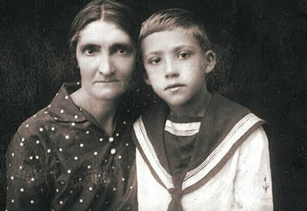 Юра Никулин с мамой Лидией Ивановной