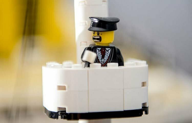 65-летний мужчина потратил 2 года на создание из 40 тыс. кубиков LEGO копии Титаника