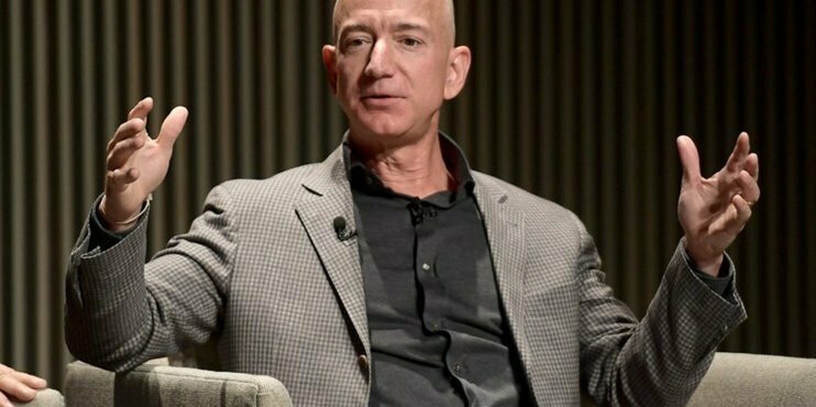 Джефф Безос, основатель Amazon, $112 млрд.