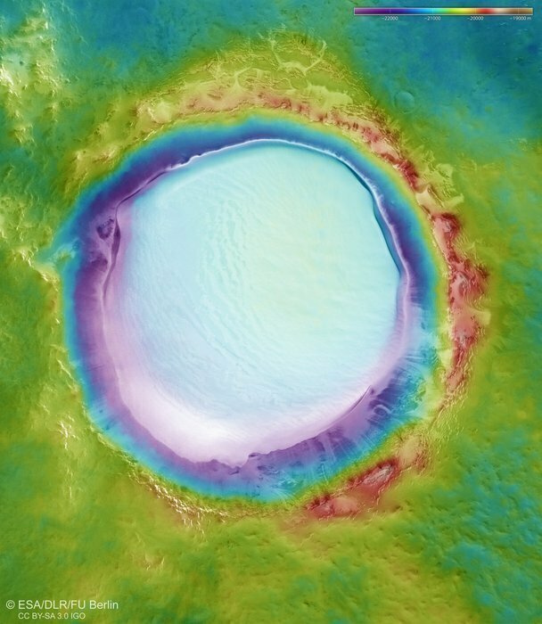 На Марсе обнаружено гигантское озеро замерзшей воды