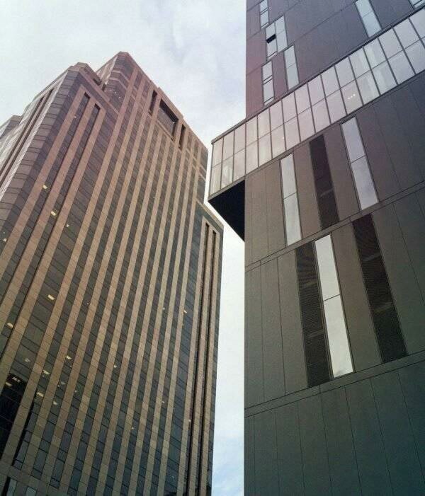 Эти два здания были созданы друг для друга