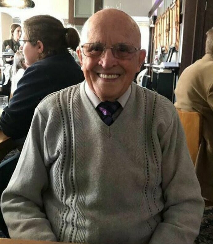 Дедушку Дженнифер зовут Роберт, ему 87 лет, и по словам внучки, он "просто восхитительный человек"