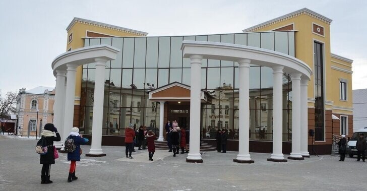 В городе Бобров Воронежской области открылся Дворец торжеств