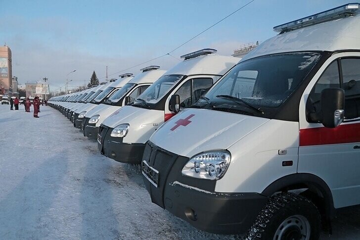 49 автомобилей скорой помощи получили медучреждения Алтайского края