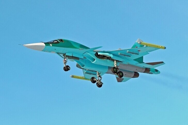 ВКС РФ переданы завершающие в 2018 году бомбардировщики Су-34