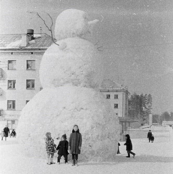 Вот такого вот снеговика слепили в 1966-м году в закрытом городе Пенза-19 (сейчас г. Заречный)