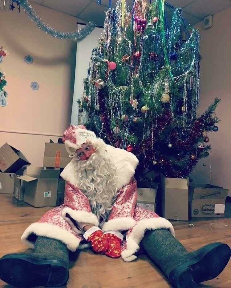 Когда Дед Мороз устал после Ёлки