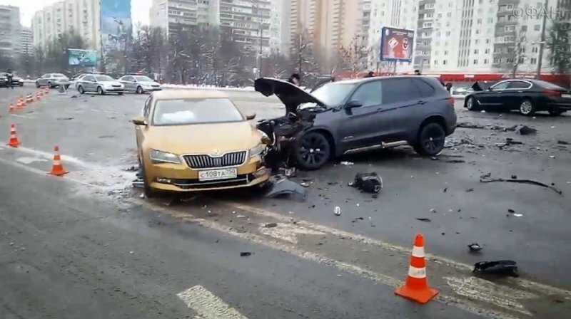 Авария дня. BMW устроил замес на Кутузовском проспекте