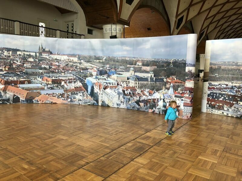 Напечатанная версия гигапиксельного изображения Праги на выставке Maker Faire Prague - почти 60 метров в длину, 16 метров в диаметре и 3 метра в высоту