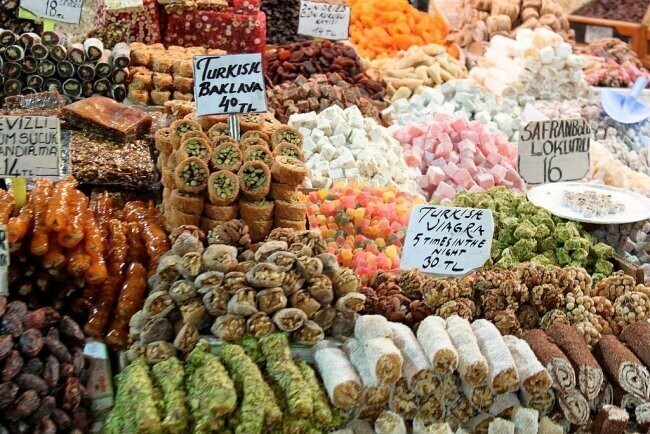 Сластенам на заметку. Что следует попробовать из сладостей при посещении Турции