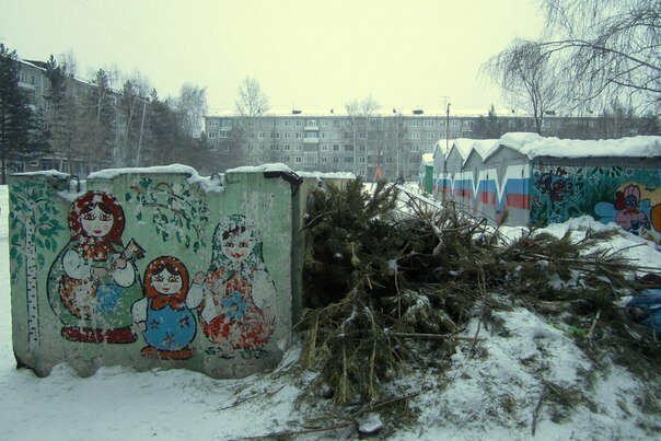Русская Барби: матрёшки во дворах и в общественных пространствах