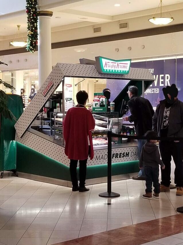 Павильон пончиковой Krispy Kreme, который одним своим видом возбуждает аппетит