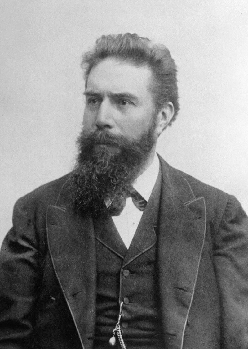 Первый лауреат по физике - Вильге́льм Ко́нрад Рентге́н (1845—1923)